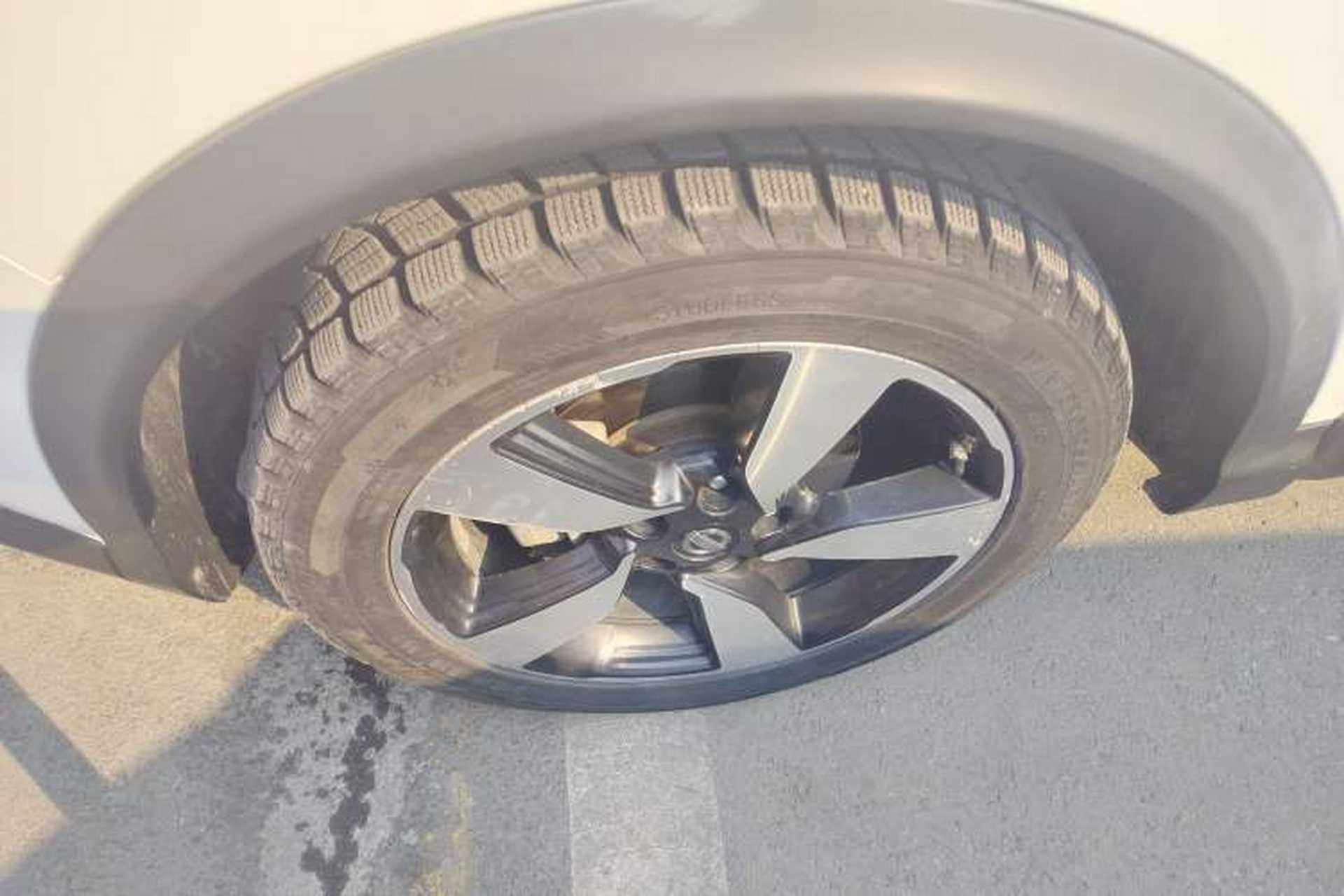 Used Nissan Qashqai 2016 2.0L CVT Luxury Edition Left Front Wheel Hub
