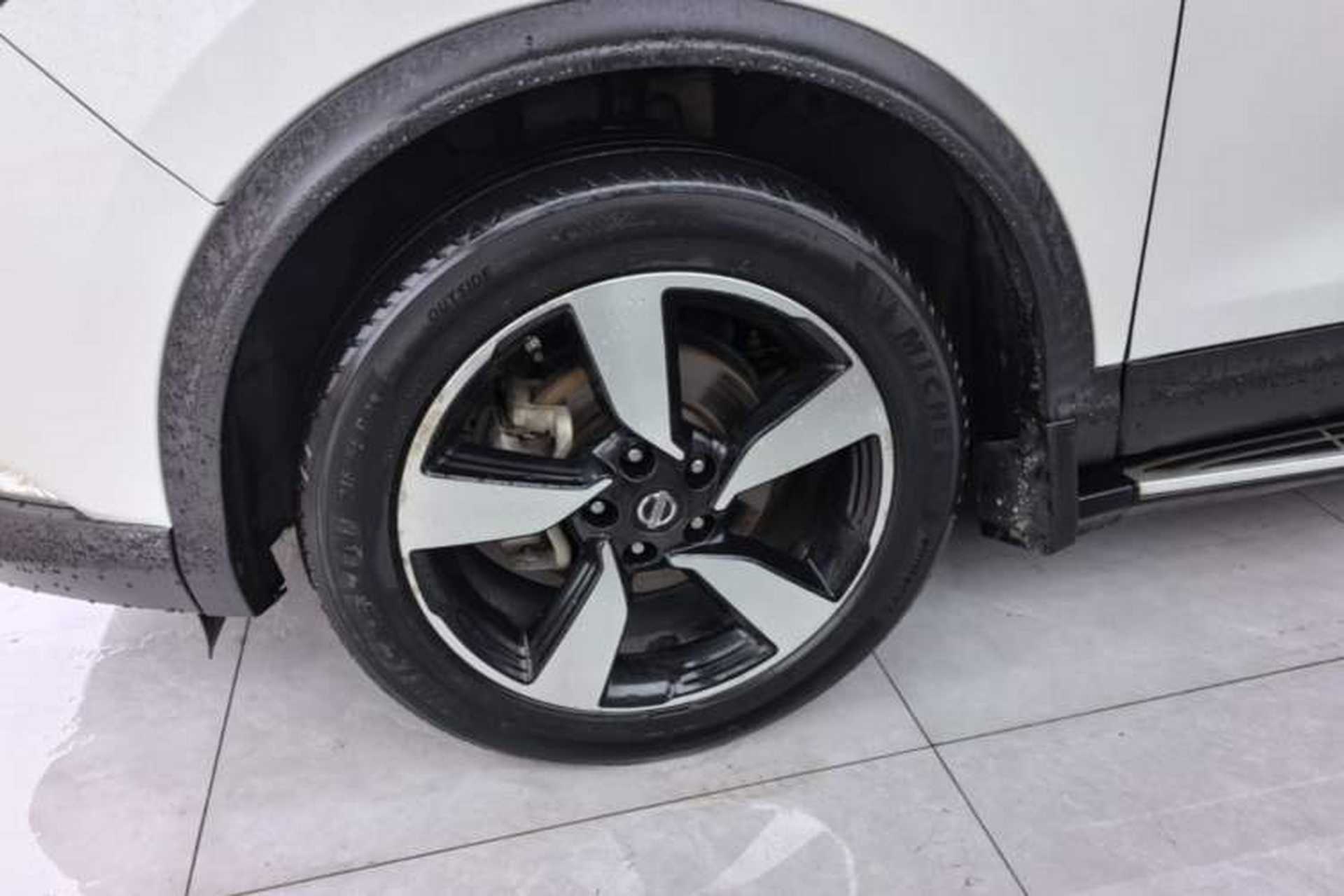 Used Nissan Qashqai 2016 2.0L CVT Luxury Edition Left Front Wheel Hub