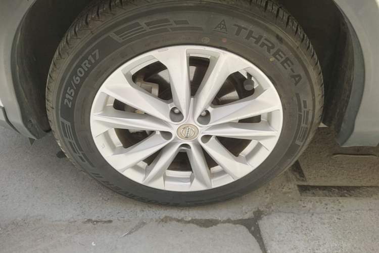 Used Nissan Qashqai 2016 2.0L CVT Elite Edition Left Front Wheel Hub