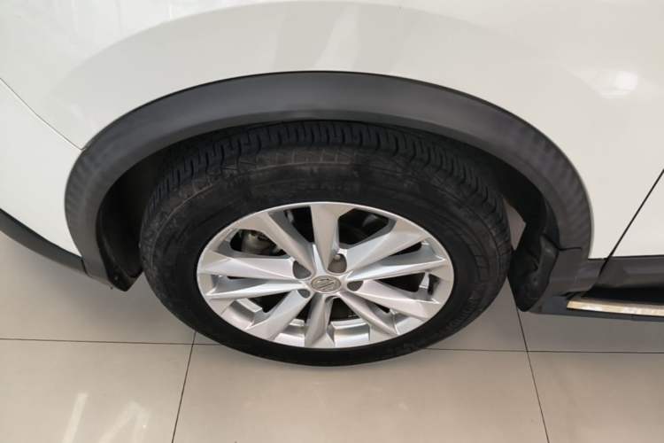 Used Nissan Qashqai 2016 2.0L CVT Elite Edition Left Front Wheel Hub