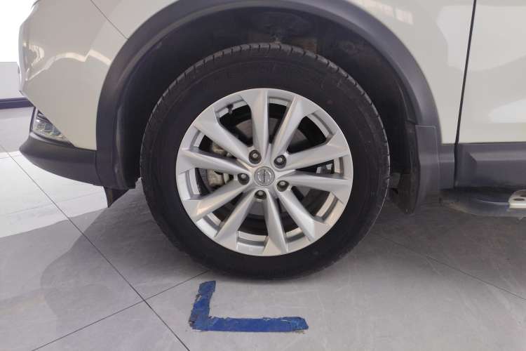 Used Nissan Qashqai 2016 2.0L CVT Elite Edition Left Rear Wheel Hub
