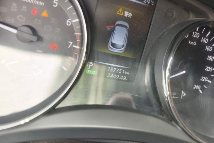 Used Nissan Qashqai 2016 2.0L CVT Elite Edition Odometer Close Up