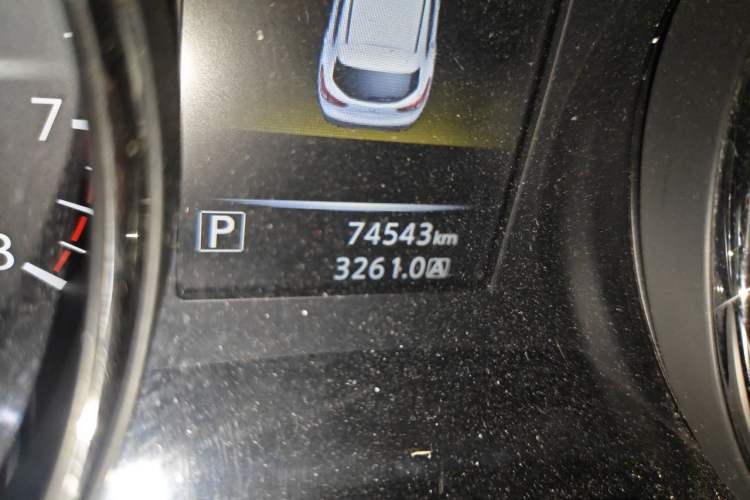 Used Nissan Qashqai 2016 2.0L CVT Elite Edition Odometer Close Up