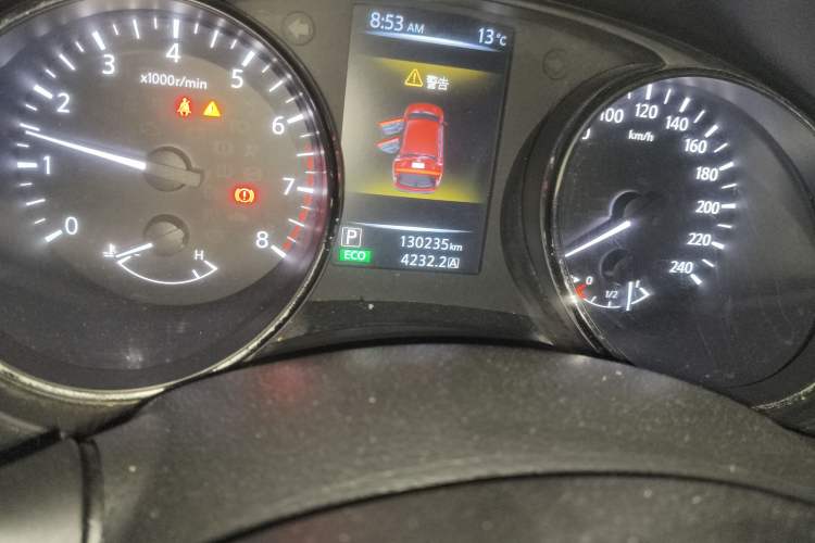 Used Nissan Qashqai 2016 2.0L CVT Elite Edition Odometer Close Up
