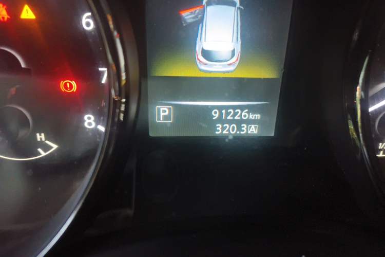 Used Nissan Qashqai 2016 2.0L CVT Elite Edition Odometer Close Up
