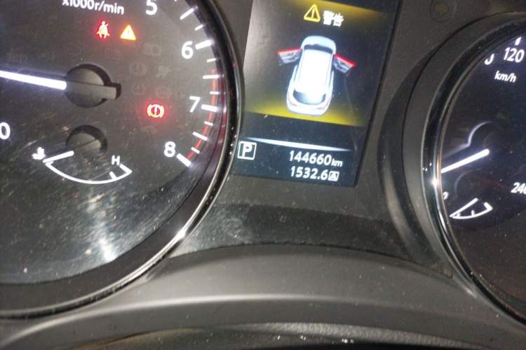 Used Nissan Qashqai 2016 2.0L CVT Luxury Edition Odometer Close Up
