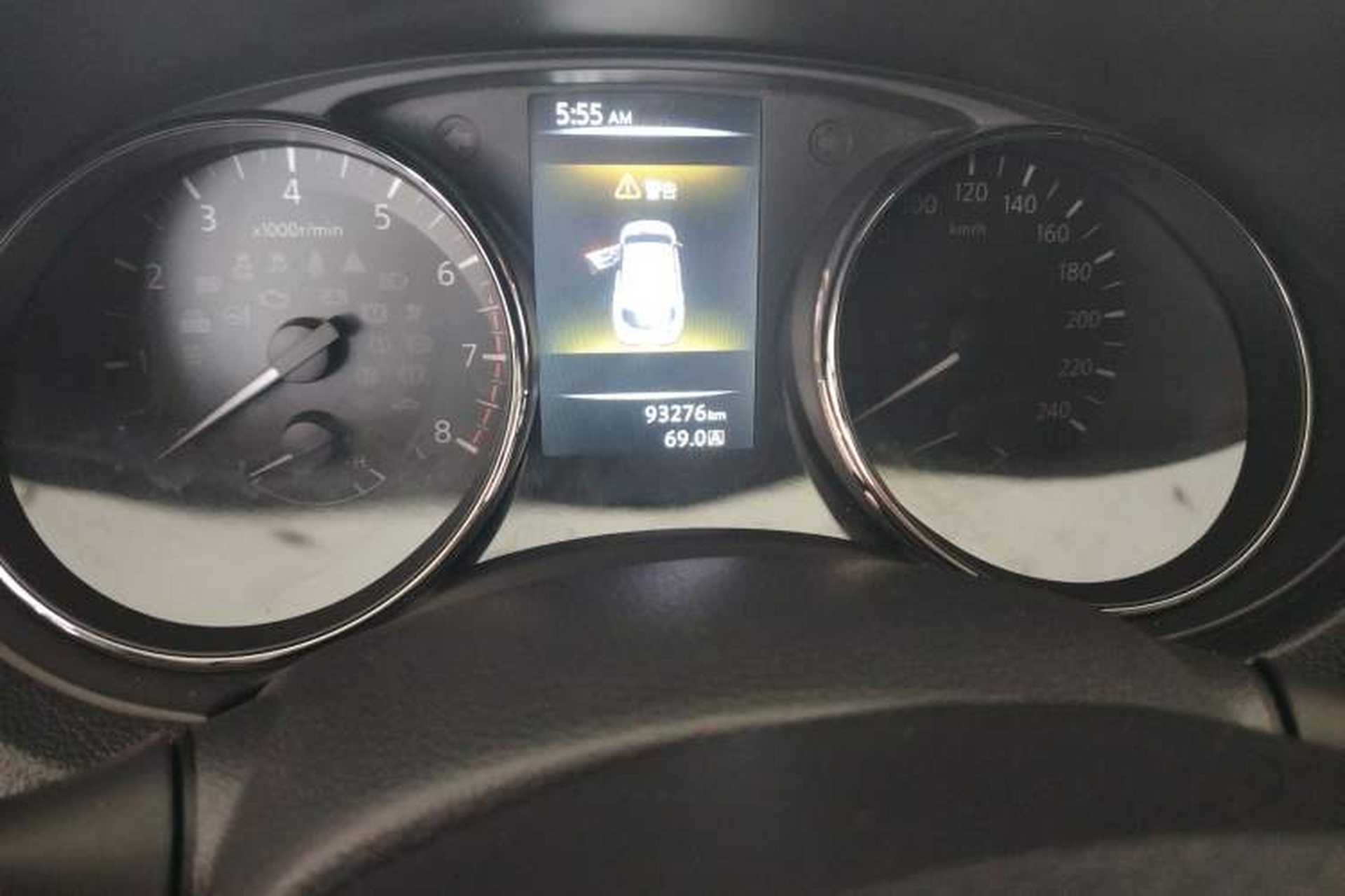 Used Nissan Qashqai 2016 2.0L CVT Elite Edition Odometer Close Up