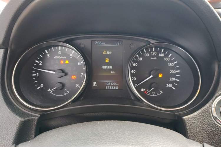Used Nissan Qashqai 2016 2.0L CVT Luxury Edition Odometer Close Up