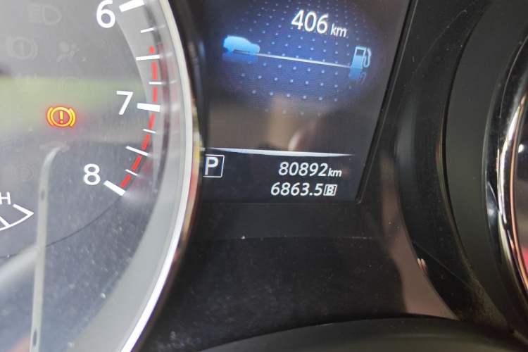 Used Nissan Qashqai 2016 2.0L CVT Leading Edition Odometer Close Up