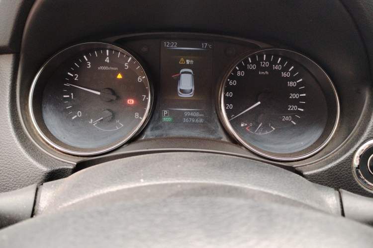 Used Nissan Qashqai 2016 2.0L CVT Luxury Edition Odometer Close Up