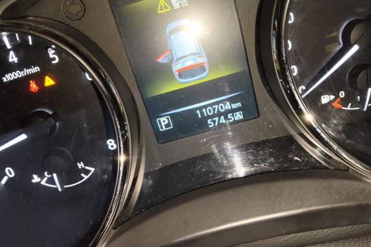 Used Nissan Qashqai 2016 2.0L CVT Elite Edition Odometer Close Up