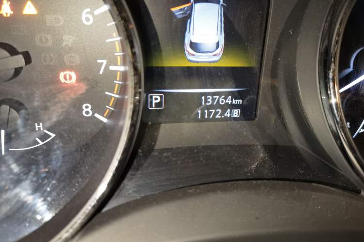 Used Nissan Qashqai 2016 2.0L CVT Luxury Edition Odometer Close Up