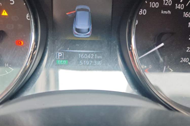 Used Nissan Qashqai 2016 2.0L CVT Elite Edition Odometer Close Up