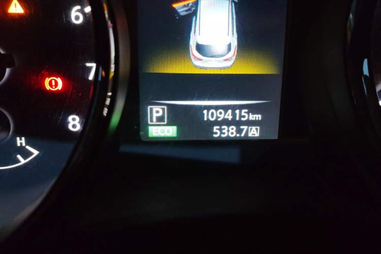 Used Nissan Qashqai 2016 2.0L CVT Elite Edition Odometer Close Up