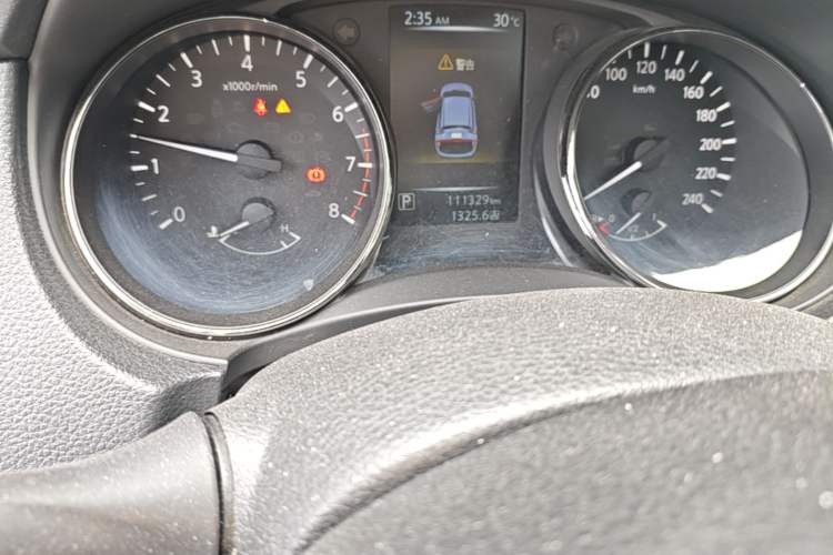 Used Nissan Qashqai 2016 2.0L CVT Luxury Edition Odometer Close Up