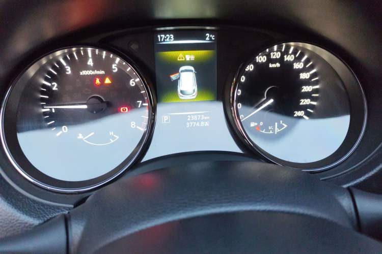 Used Nissan Qashqai 2016 2.0L CVT Luxury Edition Odometer Close Up
