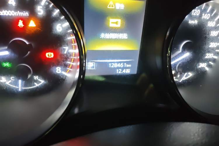 Used Nissan Qashqai 2016 2.0L CVT Luxury Edition Odometer Close Up