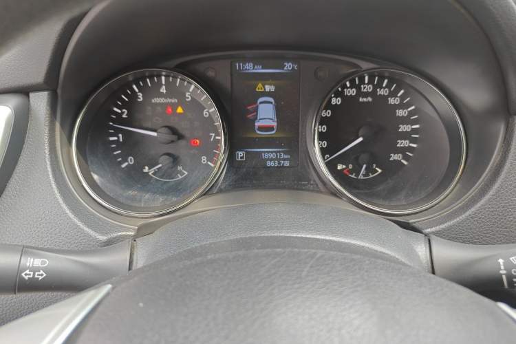 Used Nissan Qashqai 2016 2.0L CVT Elite Edition Odometer Close Up
