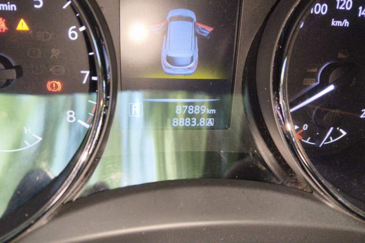 Used Nissan Qashqai 2016 2.0L CVT Luxury Edition Odometer Close Up