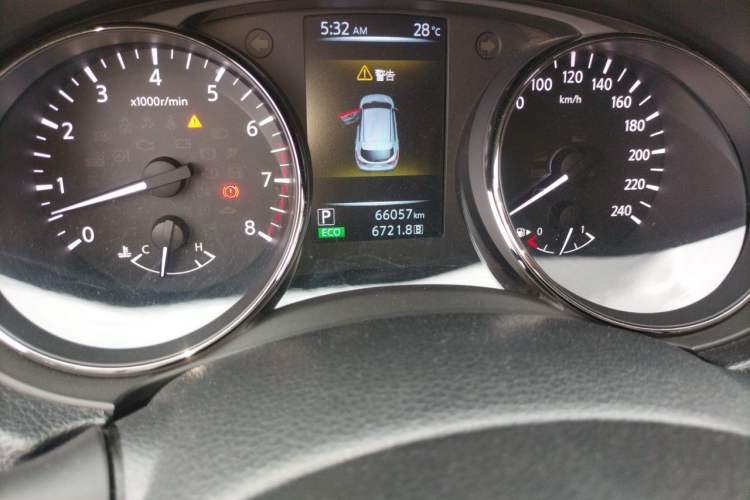 Used Nissan Qashqai 2016 2.0L CVT Elite Edition Odometer Close Up