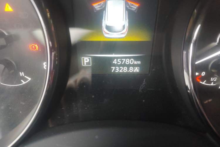 Used Nissan Qashqai 2016 2.0L CVT Leading Edition Odometer Close Up