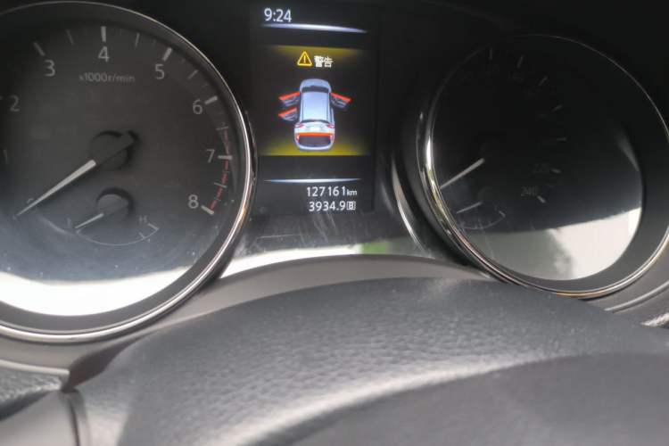 Used Nissan Qashqai 2016 2.0L CVT Elite Edition Odometer Close Up