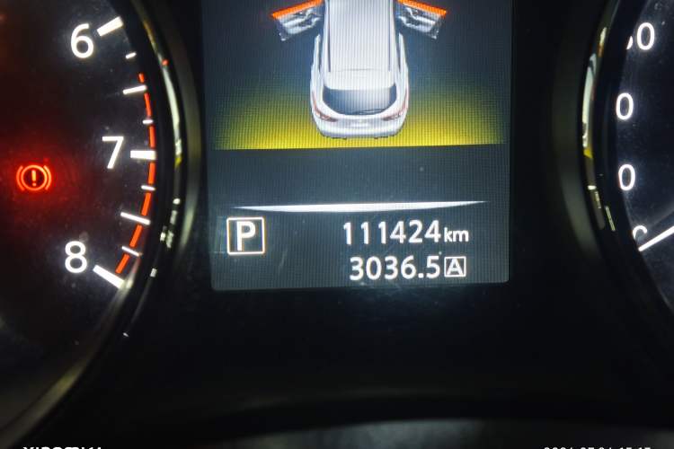 Used Nissan Qashqai 2016 2.0L CVT Elite Edition Odometer Close Up