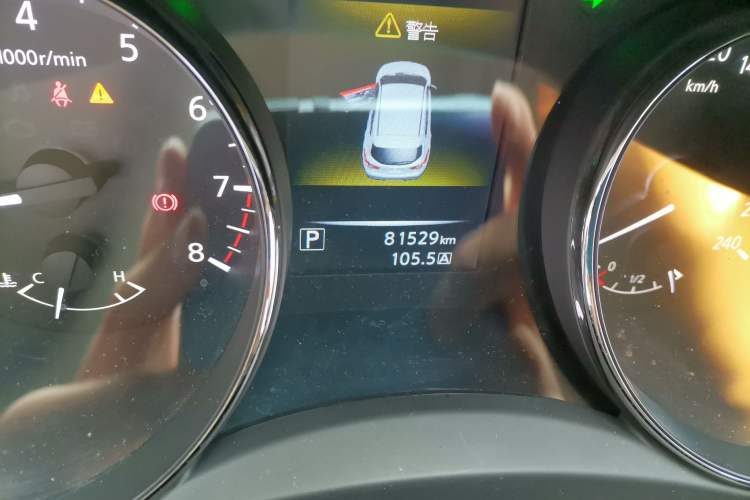 Used Nissan Qashqai 2016 2.0L CVT Elite Edition Odometer Close Up