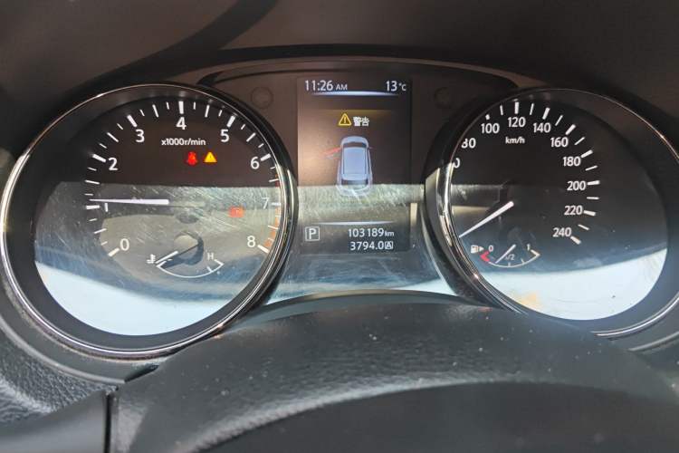 Used Nissan Qashqai 2016 2.0L CVT Elite Edition Odometer Close Up