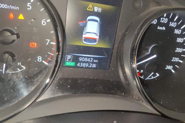 Used Nissan Qashqai 2016 1.2T CVT Fashion Edition Odometer Close Up