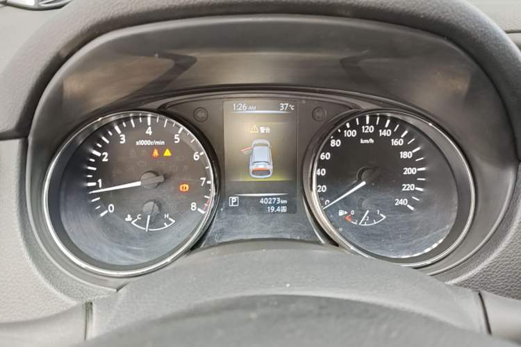 Used Nissan Qashqai 2016 2.0L CVT Elite Edition Odometer Close Up