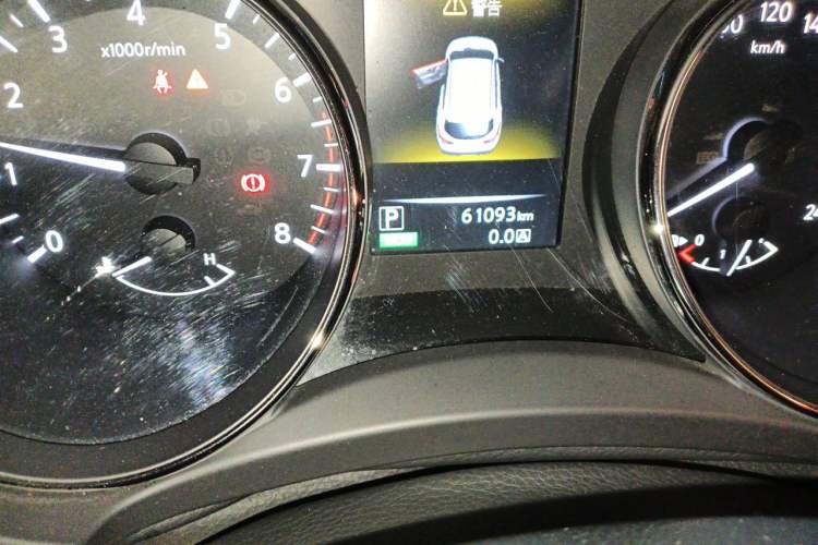 Used Nissan Qashqai 2016 2.0L CVT Luxury Edition Odometer Close Up