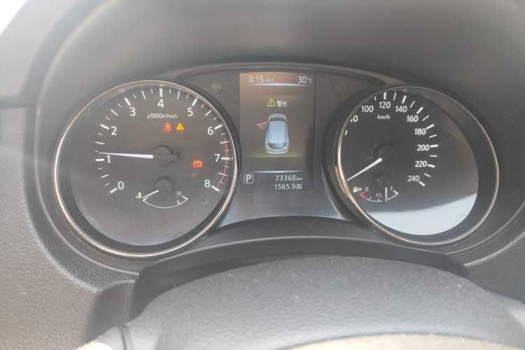 Used Nissan Qashqai 2016 2.0L CVT Elite Edition Odometer Close Up