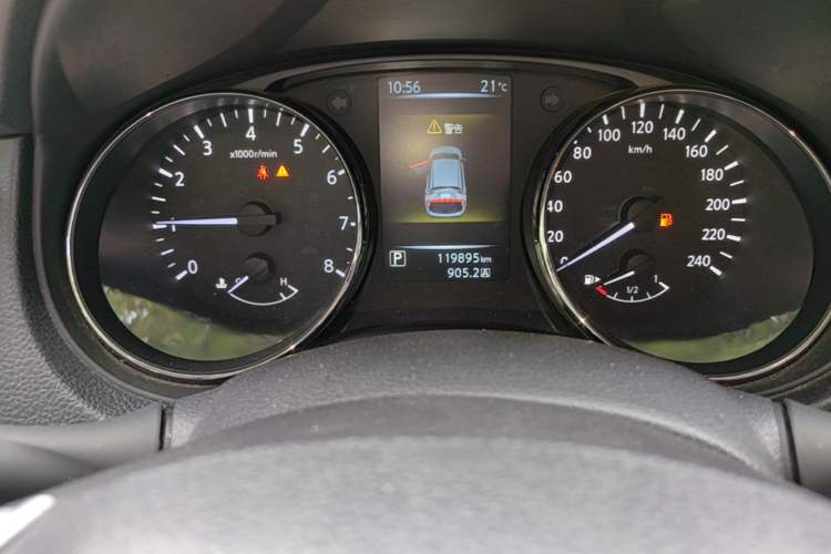 Used Nissan Qashqai 2016 2.0L CVT Elite Edition Odometer Close Up