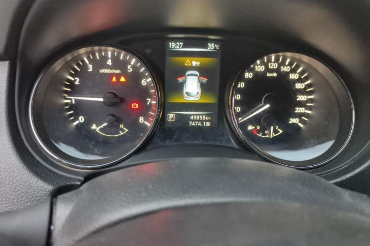 Used Nissan Qashqai 2016 2.0L CVT Luxury Edition Odometer Close Up