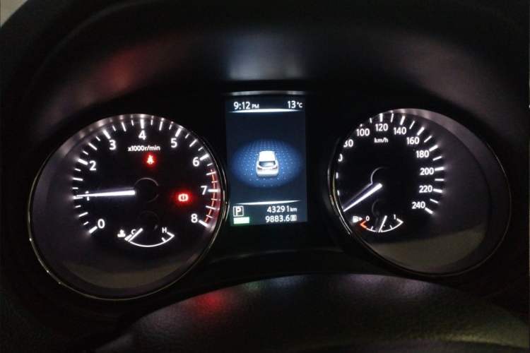 Used Nissan Qashqai 2016 2.0L CVT Luxury Edition Odometer Close Up