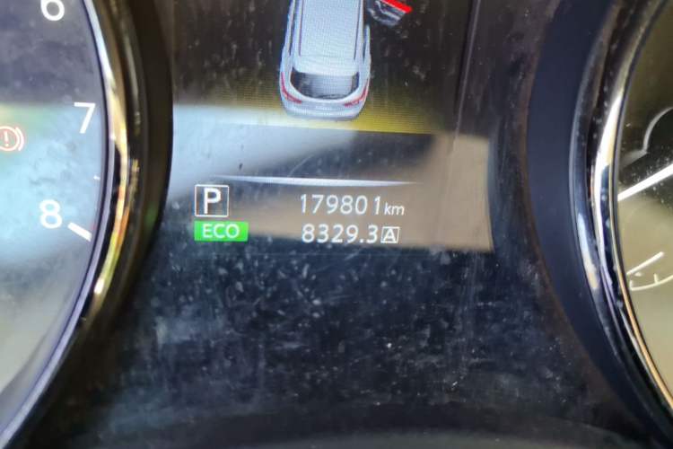 Used Nissan Qashqai 2016 2.0L CVT Elite Edition Odometer Close Up