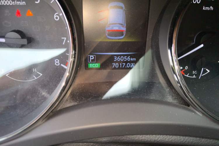 Used Nissan Qashqai 2016 2.0L CVT Elite Edition Odometer Close Up