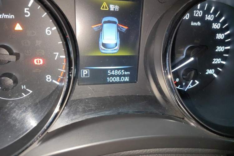Used Nissan Qashqai 2016 2.0L CVT Elite Edition Odometer Close Up