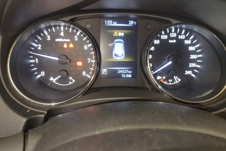 Used Nissan Qashqai 2016 2.0L CVT Elite Edition Odometer Close Up