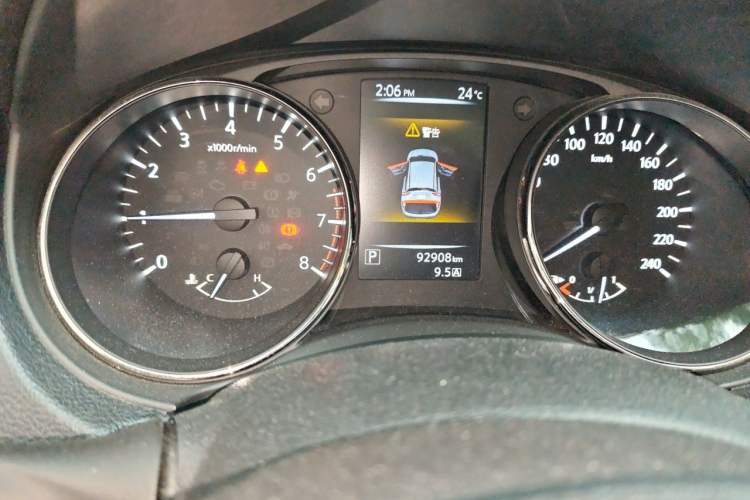 Used Nissan Qashqai 2016 2.0L CVT Luxury Edition Odometer Close Up