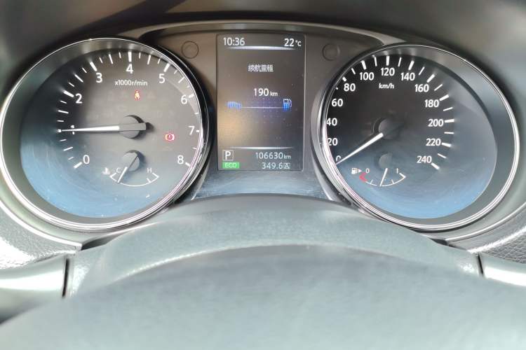 Used Nissan Qashqai 2016 2.0L CVT Elite Edition Odometer Close Up