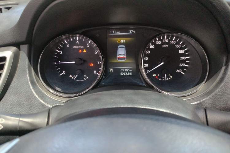 Used Nissan Qashqai 2016 2.0L CVT Elite Edition Odometer Close Up