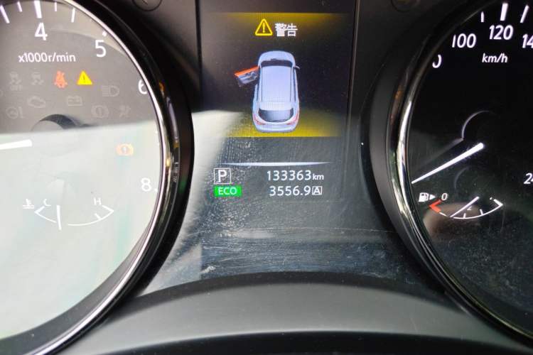 Used Nissan Qashqai 2016 2.0L CVT Luxury Edition Odometer Close Up