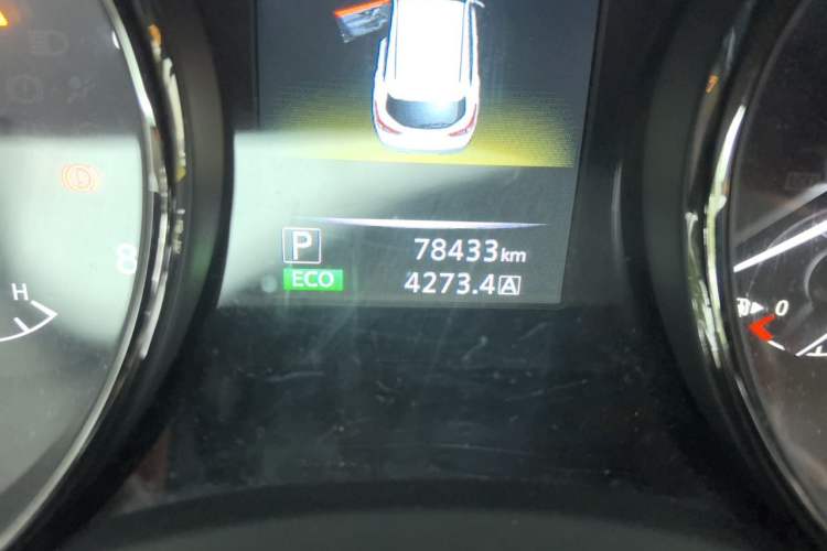 Used Nissan Qashqai 2016 2.0L CVT Elite Edition Odometer Close Up