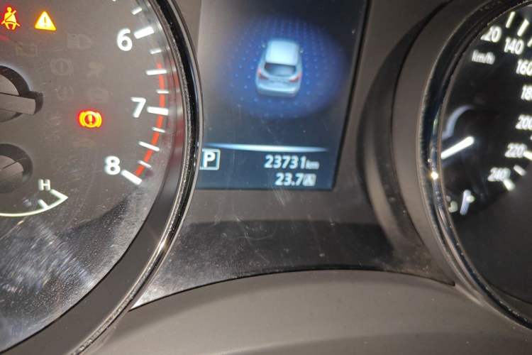 Used Nissan Qashqai 2016 2.0L CVT Elite Edition Odometer Close Up