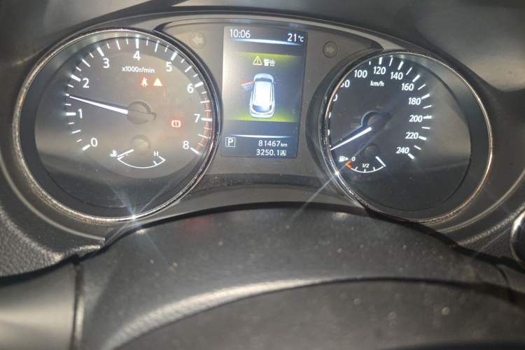 Used Nissan Qashqai 2016 2.0L CVT Luxury Edition Odometer Close Up