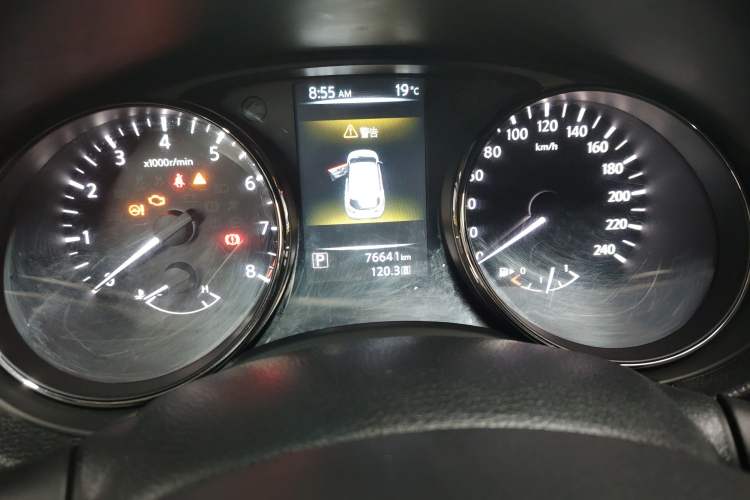 Used Nissan Qashqai 2016 2.0L CVT Luxury Edition Odometer Close Up