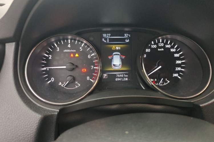 Used Nissan Qashqai 2016 2.0L CVT Flagship Edition Odometer Close Up
