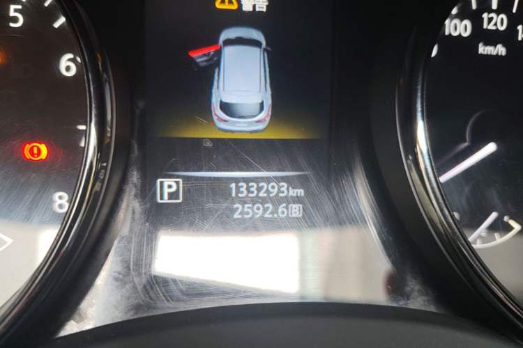 Used Nissan Qashqai 2016 2.0L CVT Elite Edition Odometer Close Up